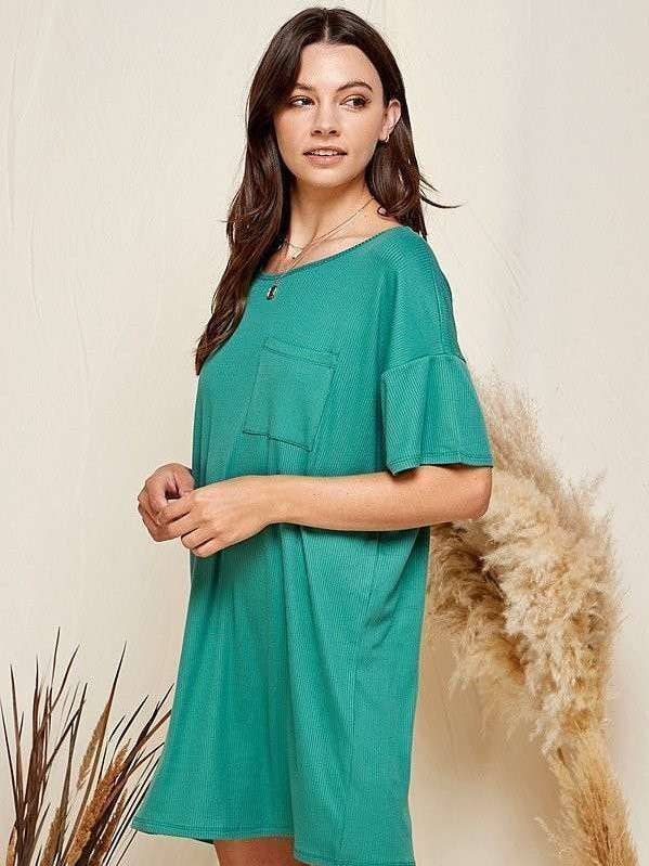 RD46927 - GERIPPTES T-SHIRT-KLEID MIT TASCHEN für den Großhandel von Heart & Hips