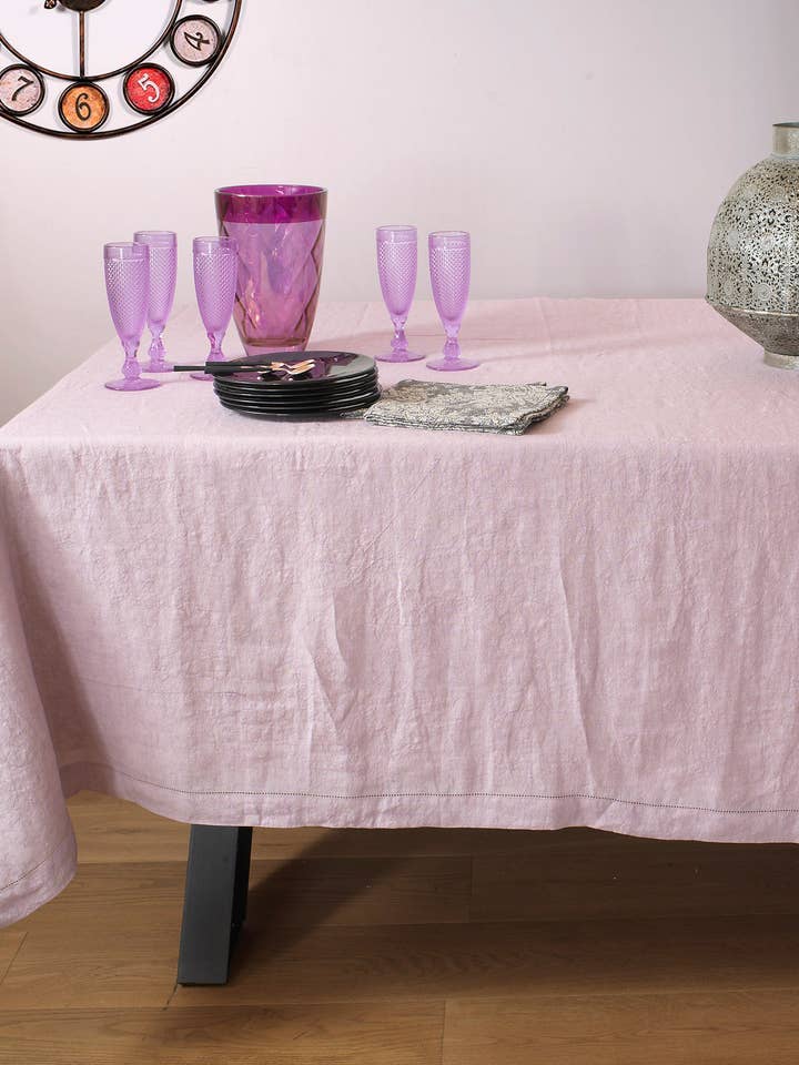 Tovaglia Venere in puro lino prelavato con orlo a giorno per la vendita all'ingrosso da parte di BUSATTI