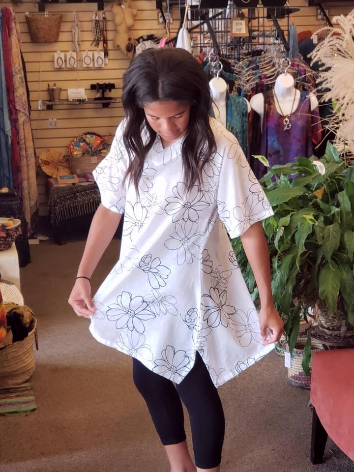 Tunique oversize en coton à imprimé floral pour la vente par Zumi