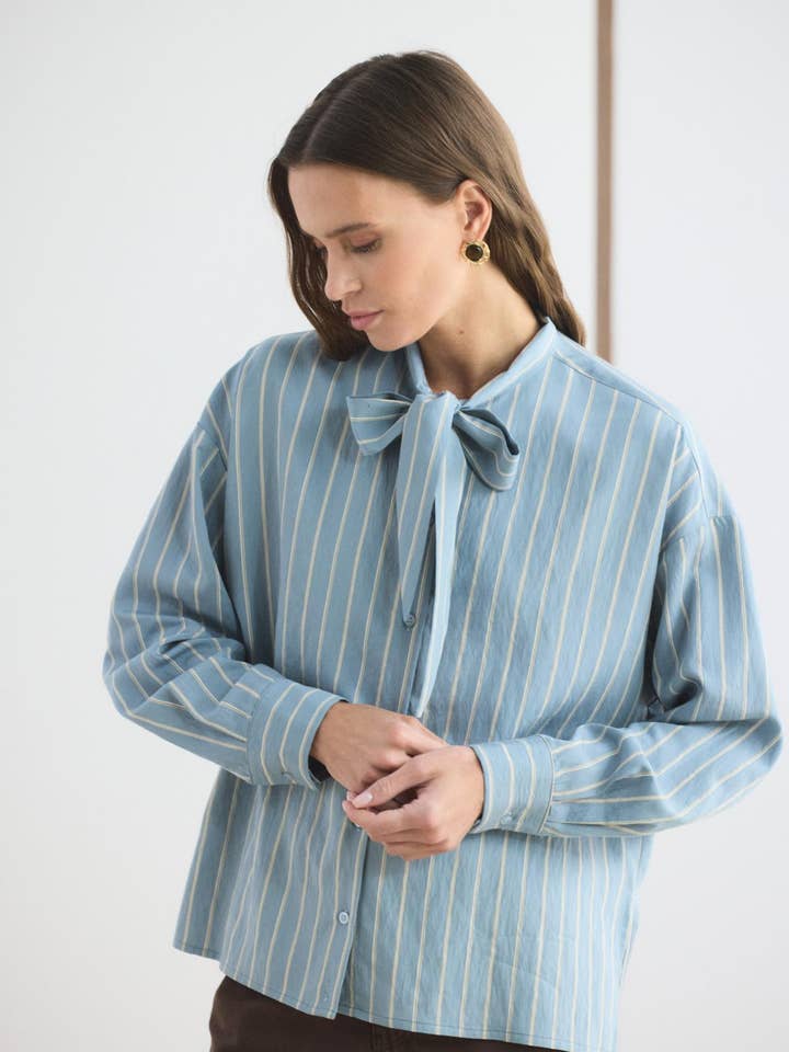 Camisola às Riscas com Detalhe de Lenço Azul Claro por atacado de Kadriye Baştürk