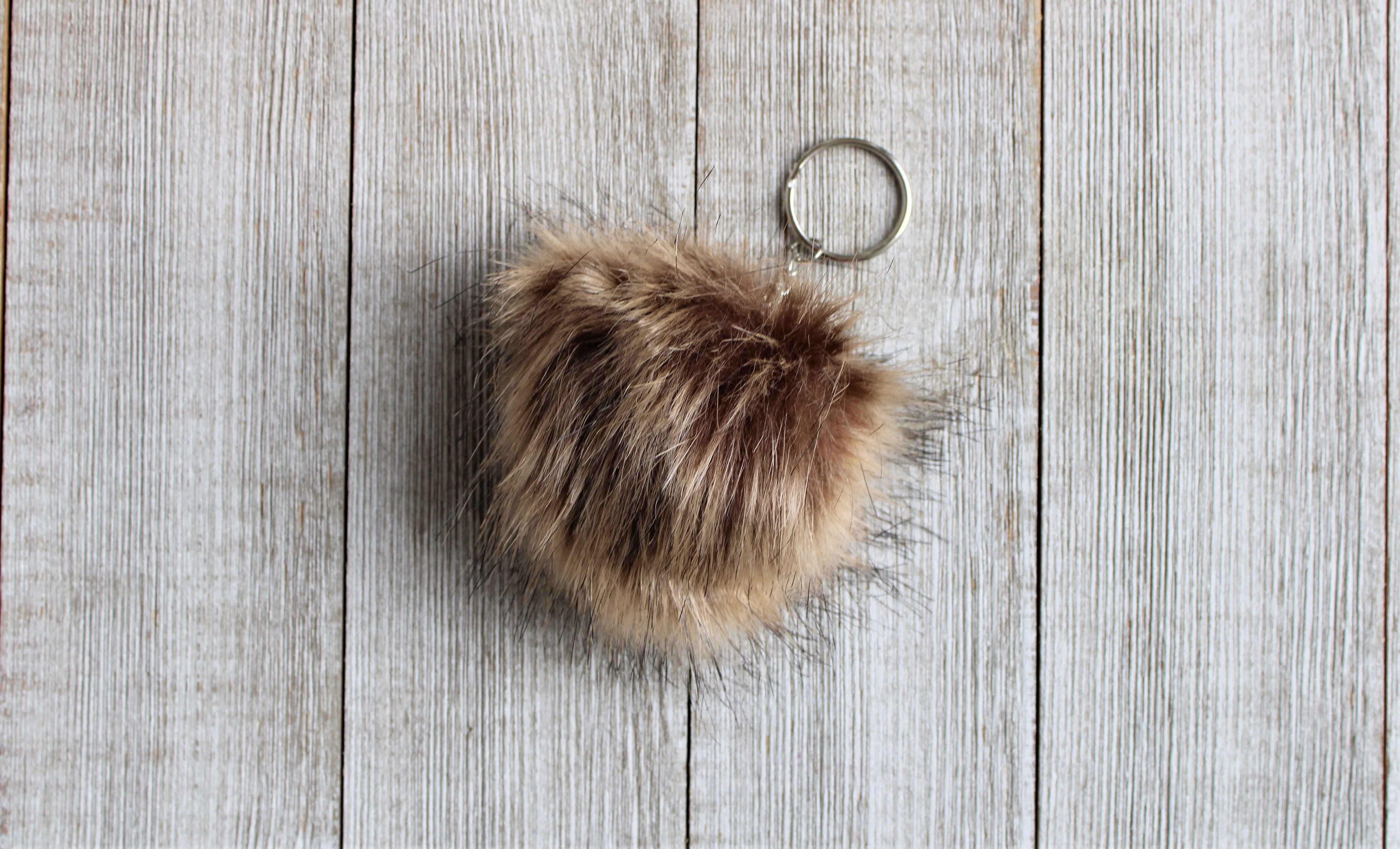 RamsGirl Design - Venta al por mayor Llavero - Mujer - Llavero de pompón de piel sintética, llavero de pompón de forma de bola1