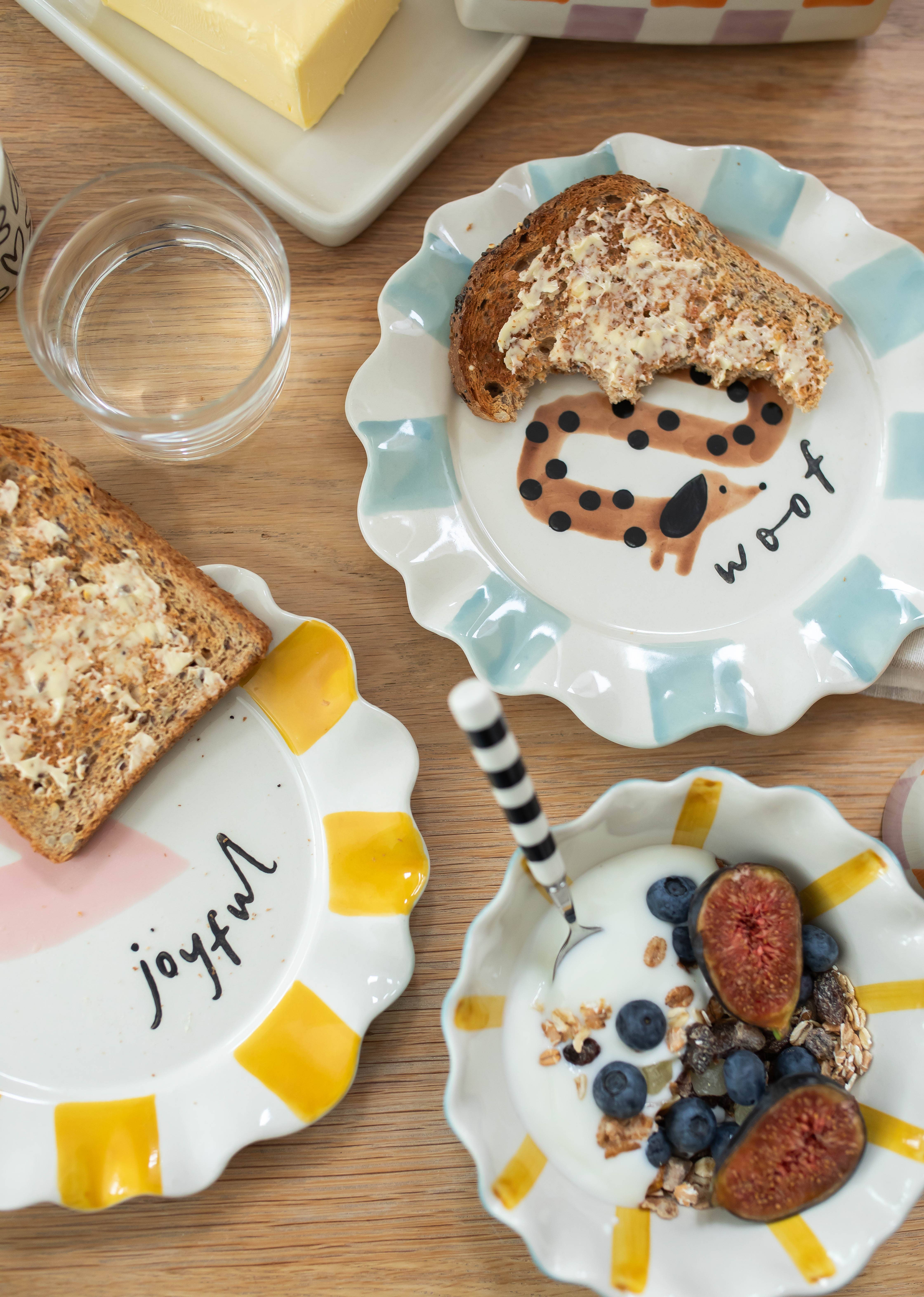 Caroline Gardner - Vendita all'ingrosso Ciotole/Piatti decorativi - Piatti Woof a forma di cane salsiccia3