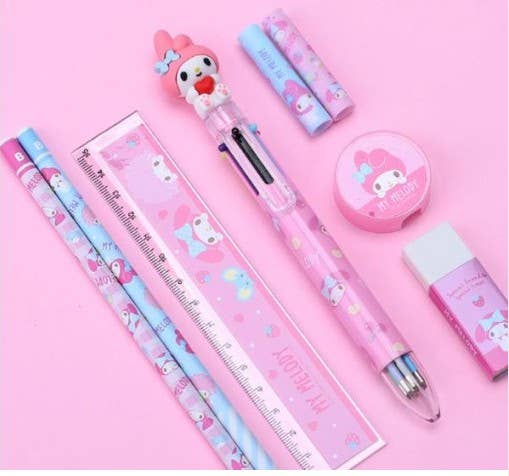 K-Wonderland - Vendita all'ingrosso Set di cartoleria/cancelleria - Set astuccio con matite, penne e accessori Sanrio per scuola e ufficio4