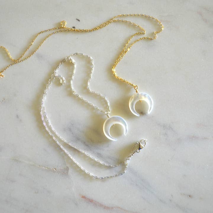 Salty But Sweet - Vente Colliers à pendentif - Collier en forme de croissant en nacre5