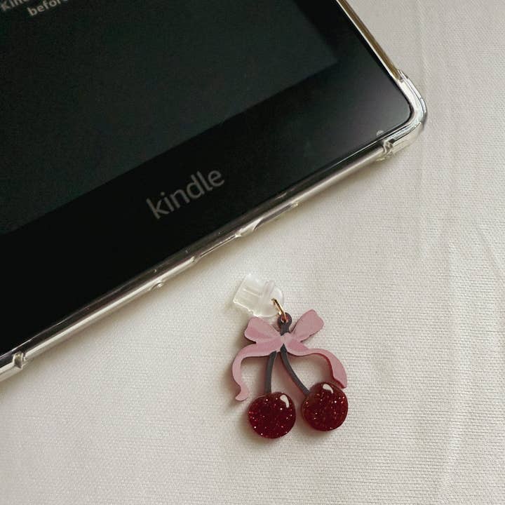 Encanto de cereza para Kindle, encanto de tapón de polvo para Kindle, accesorios para Kindle, encanto de tapón de polvo USB-C, encanto para iPad, regalo para amantes de los libros, merchandising literario, tapón de polvo, regalo para amantes de los libros. y otras tendencias de Resultados para pulseras usb al por mayor. Devoluciones gratuitas y condiciones de pago a 60 días en Faire en Faire.