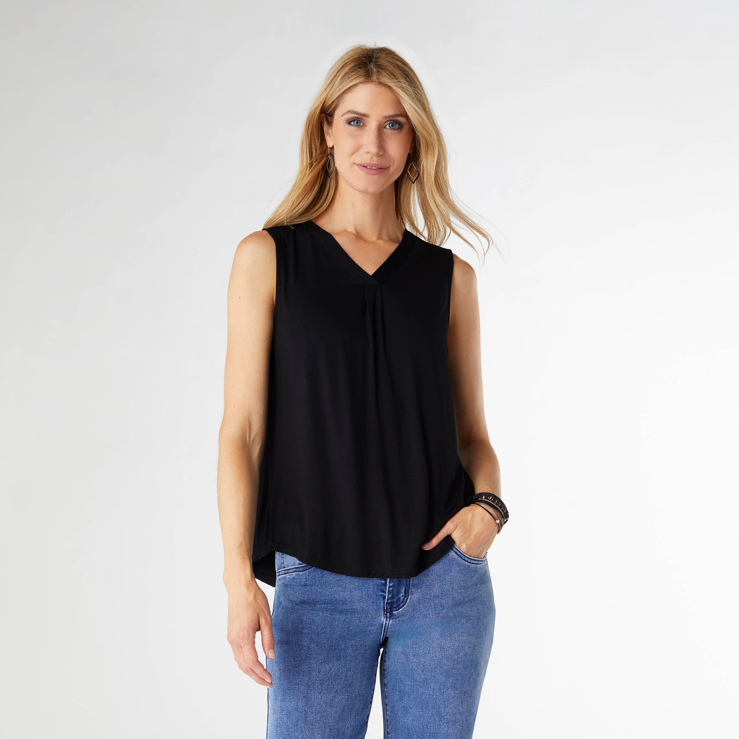 COCO + CARMEN - Wholesale Tank Top - Women's - Erin Pleat Back V-Neck Tank11