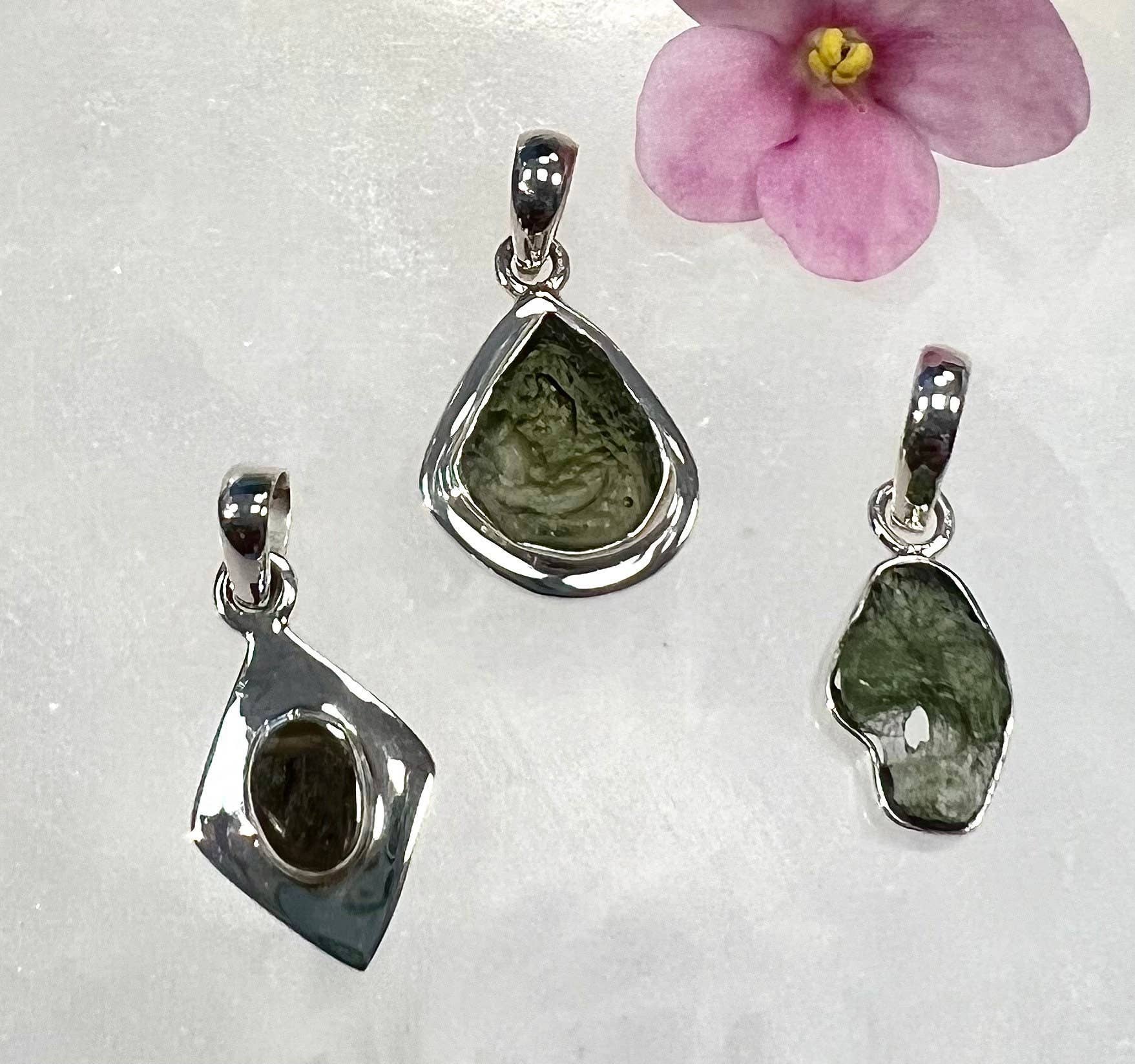 KayleeNYC - Vendita all'ingrosso Ciondolo/pendente - Lotto ingrosso 3 pz ciondoli Moldavite naturale in argento sterling 9255