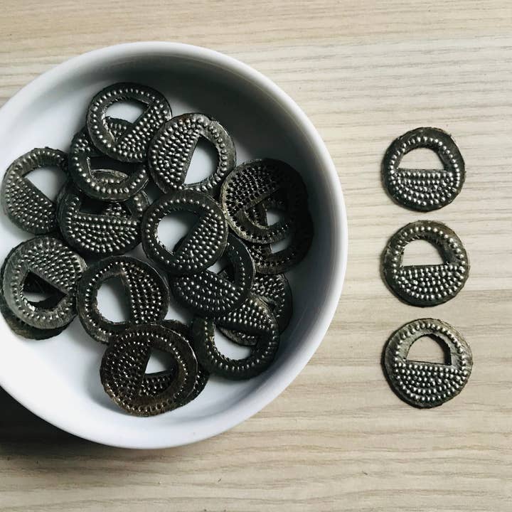 Haiti | Colgante de metal, juego de 11 para venta al por mayor de Beautifully Made Fair Trade