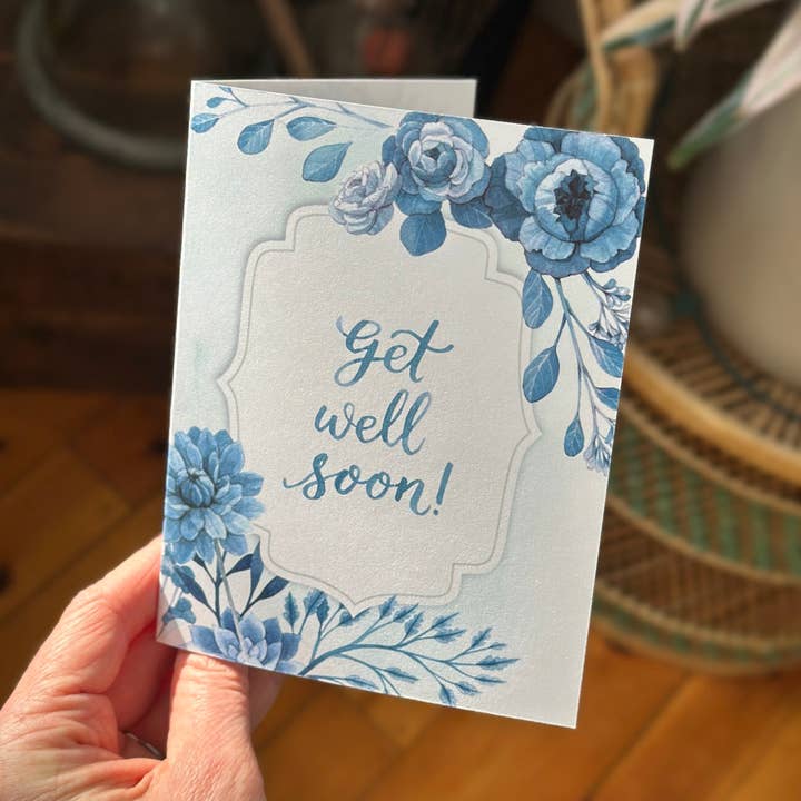 Carte de bon rétablissement — motif floral bleu pour la vente par ALICIA'S INFINITY