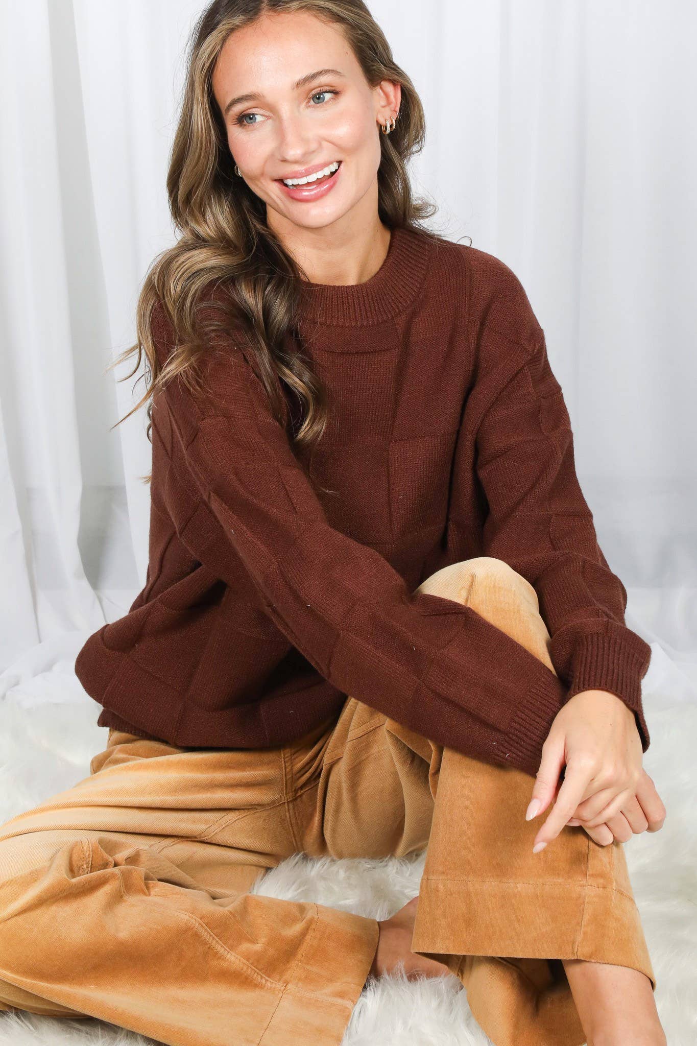 Vine & Love – wholesale Knitted jumper – Women′s – Checkerboard Textured Crew Neck Knitted Sweater  VT81155-1