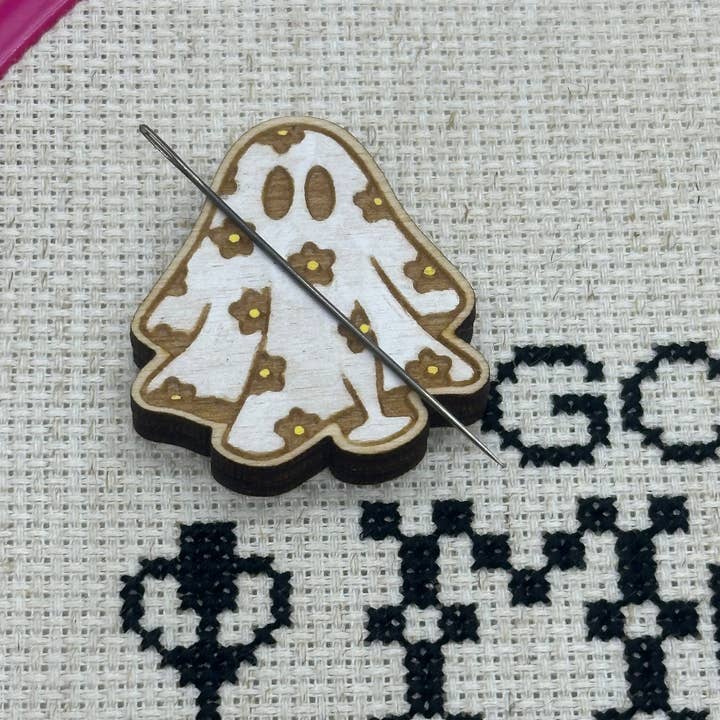 Velvet Guillotine - Wholesale Embroidery/cross-stitch supplies - Daisy Ghost Needle Minder for Embroidery & Stitching