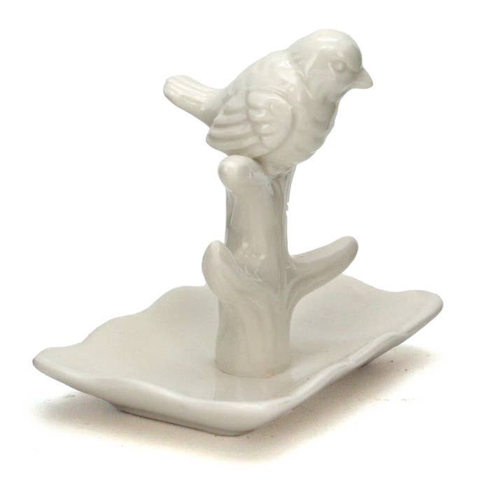 Plat Catch All Branche d'oiseau en céramique blanche pour la vente par Modern Eastern by Contrast Inc.