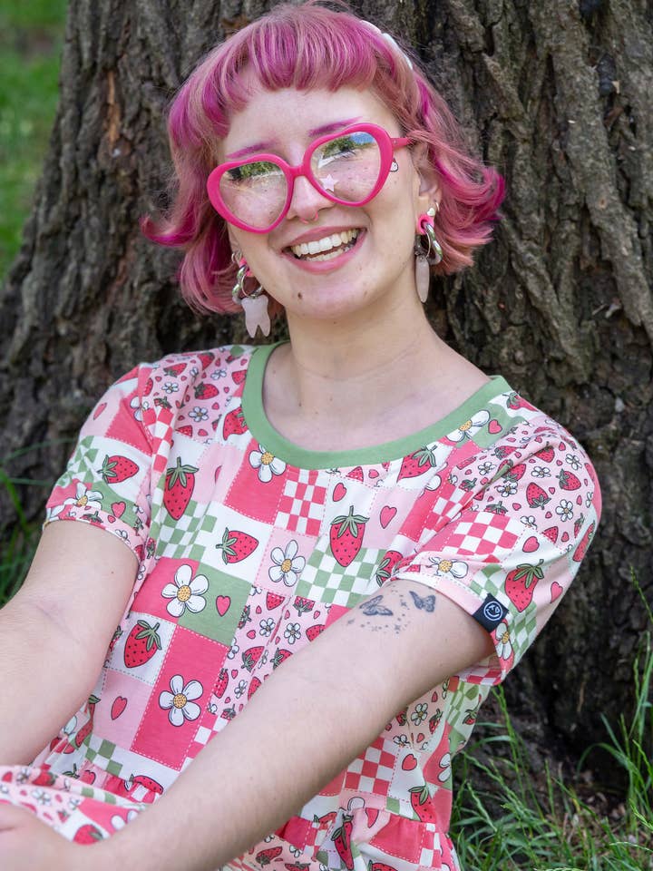 Rebel Romance – wholesale Dress – Women's – Rebel Romance Strawberry Picnic Stretch Smock Dress14