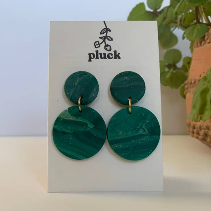 Arcilla verde hecha en varios estilos para venta al por mayor de Pluck