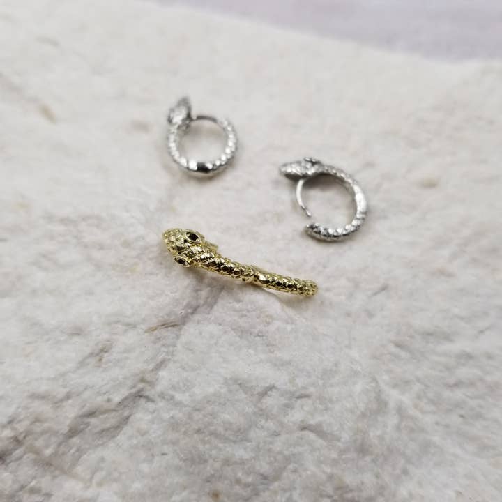 Treasure Wholesale – wholesale Hoop earrings – Snake Hoop Earring