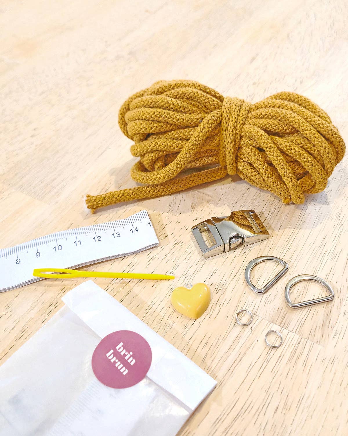 brin brun - Wholesale DIY Craft Kit - Coffret créatif – Fabrication d’un collier pour chien personnalisé en macramé avec breloque1