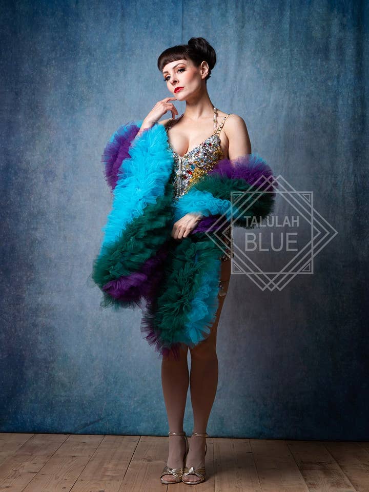 Boa de Tule Personalizado ~ traje de cabaré e drag por atacado de Talulah Blue