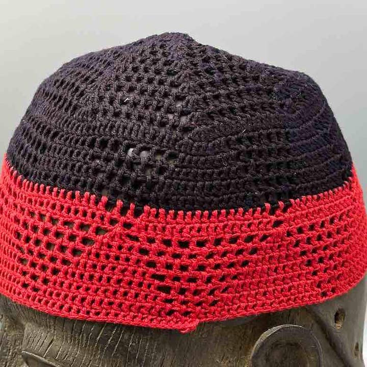 The Niger Bend - Vente Chapeau cloche – unisexe - Chapeau kufi africain bicolore 100% coton crocheté pour homme4