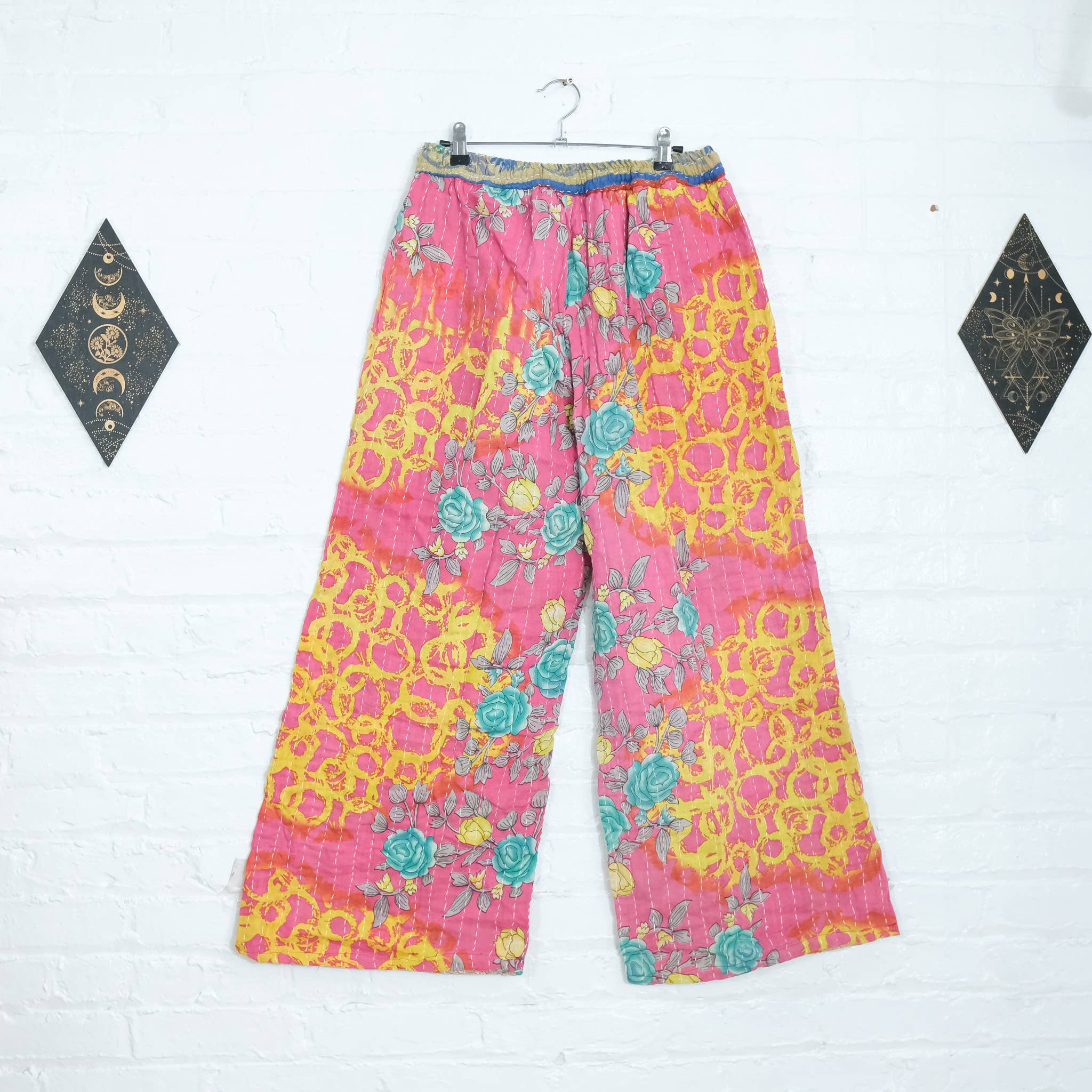 Karma Nepal Crafts – Großhandel Hose – Damen – Handgefertigte Kantha Wendehose mit weitem Bein5