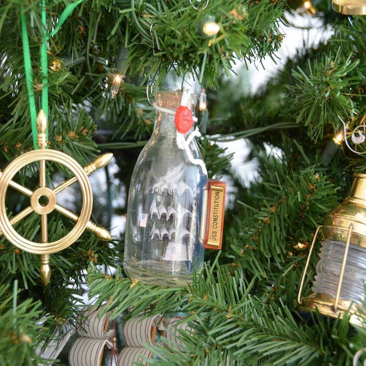 Hampton Nautical - Vendita all'ingrosso Decorazione - USS Constitution modello di nave in bottiglia di vetro ornamento per albero di Natale