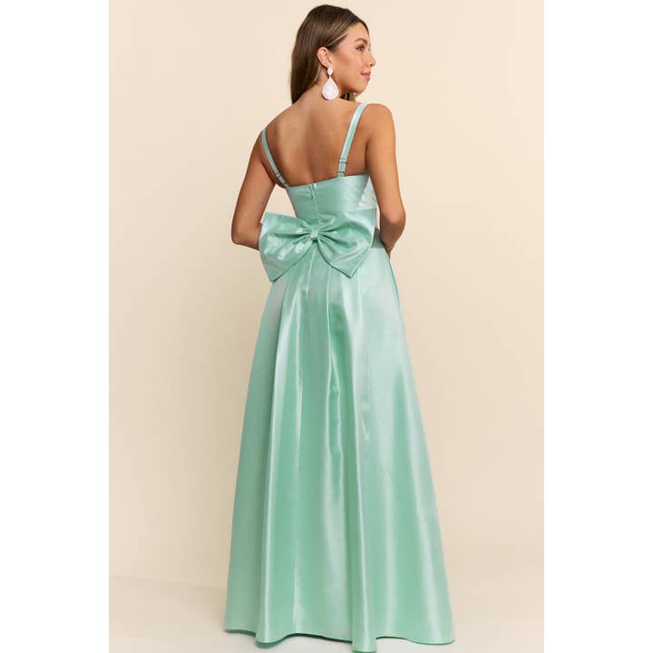 ROBE LONGUE À ENCOLURE CARRÉE AVEC NŒUD AMOVIBLE pour la vente par Maniju