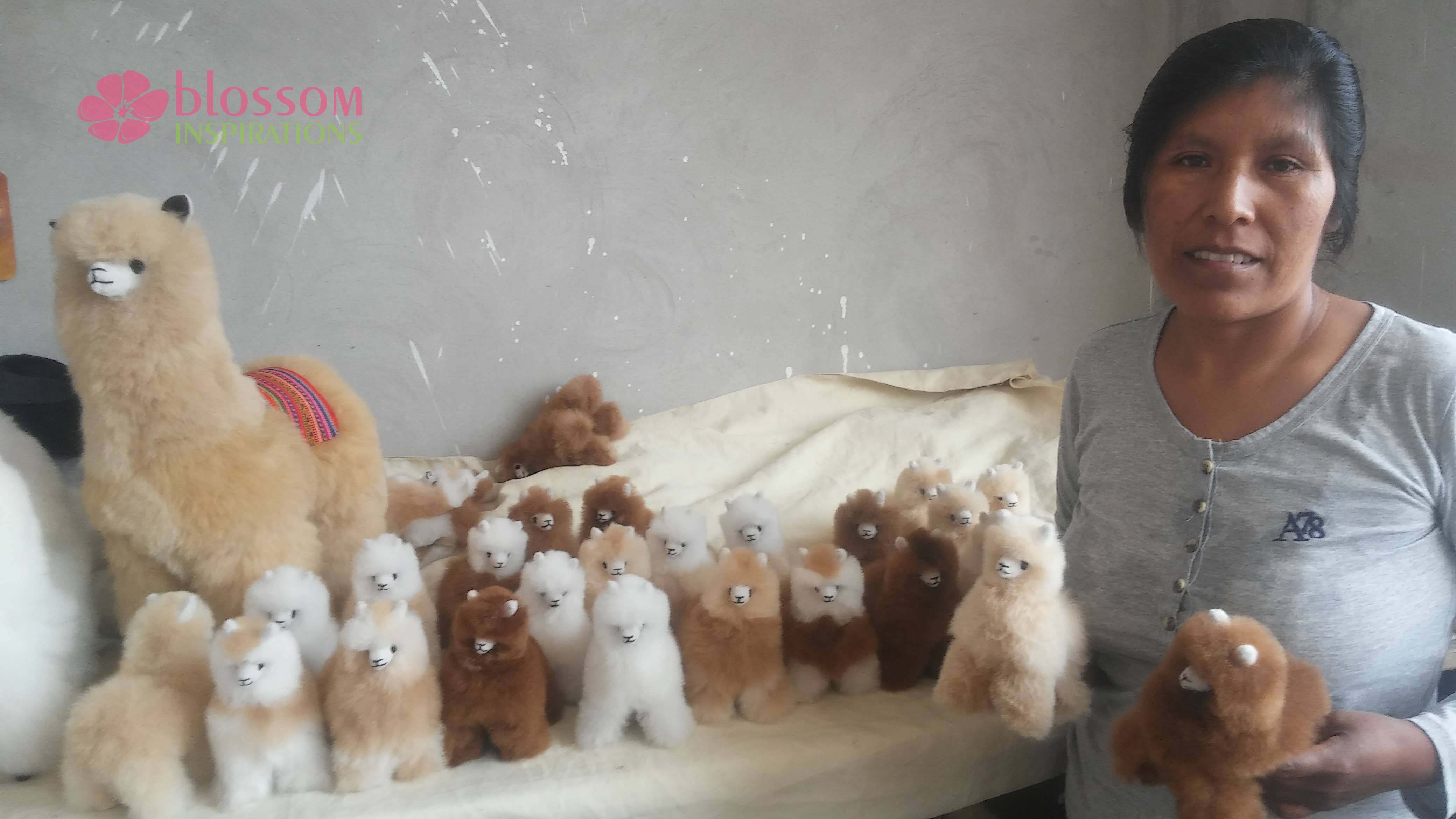 Blossom Inspirations – wholesale Fyllda/plyschleksaker - Barn och baby – Stående alpaca-leksak10