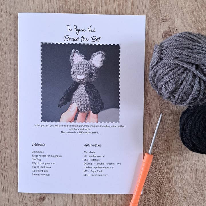 Schema Uncinetto con Pipistrello Stampato | Halloween Spaventosamente Carino e ulteriori Risultati per vendita merceria all'ingrosso. Resi gratuiti e termini di pagamento a 60 giorni su Faire in tendenza su Faire.