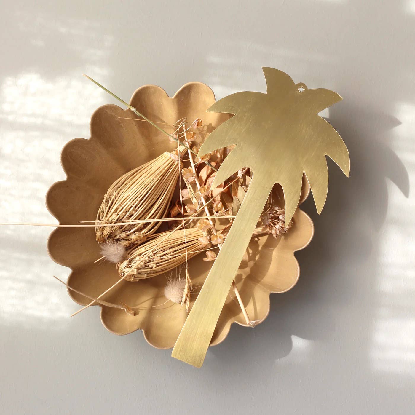 Mikwi – Engroshandel 3D-vægkunst – Vægsdekoration i palmeform af gyldent messing8