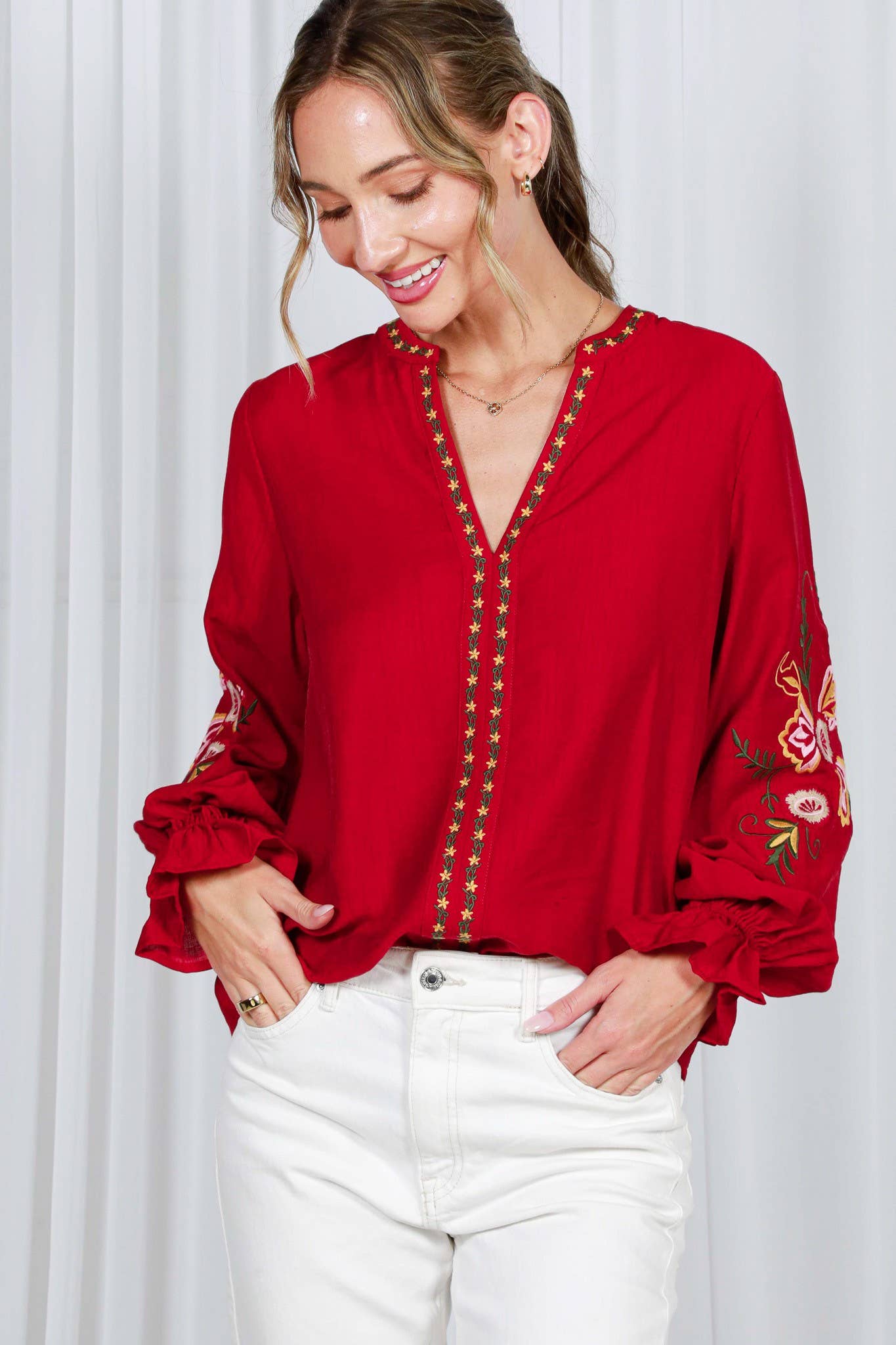 Vine & Love – wholesale Blus - Dam – Bohemisk blommig broderad rund blus med delad hals VT825051