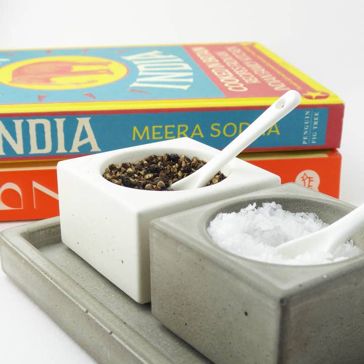 Concrete pinch pot - small - natural grey or white for wholesale by Sarus Originals