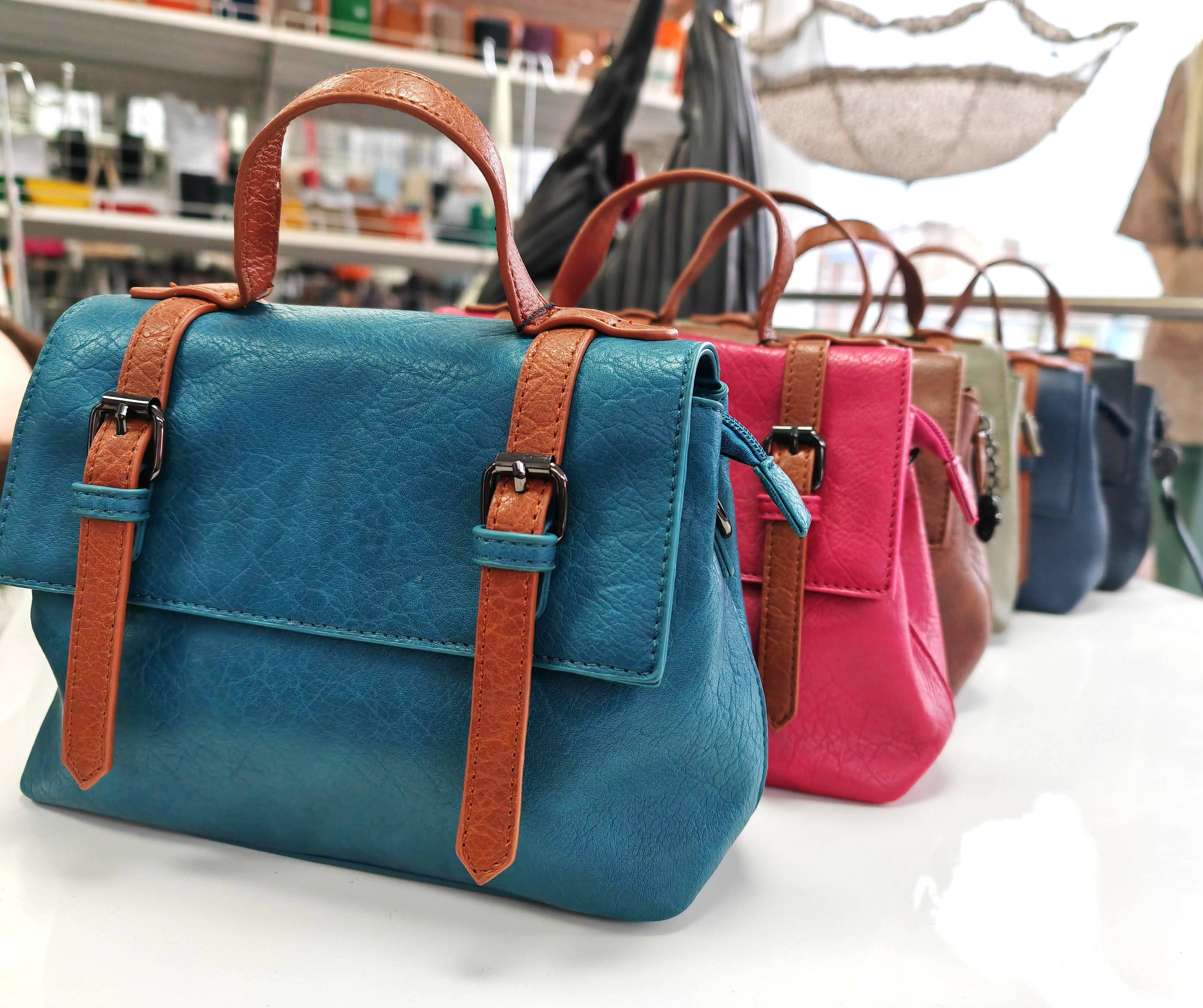 Superbia – Mala com alça superior – Mulher por atacado – Mala de Mão Bicolor em Pele Sintética Superbia (Gama Carla)11