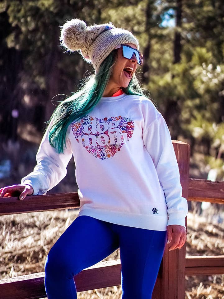 Wildflower Dog Mom witte ronde hals voor wholesale door PAWZ