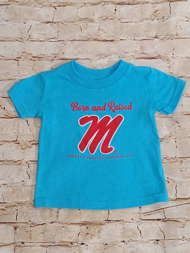 Camiseta Infantil Ole Miss Born & Raised por atacado de Speckle Bellies Clothing Company