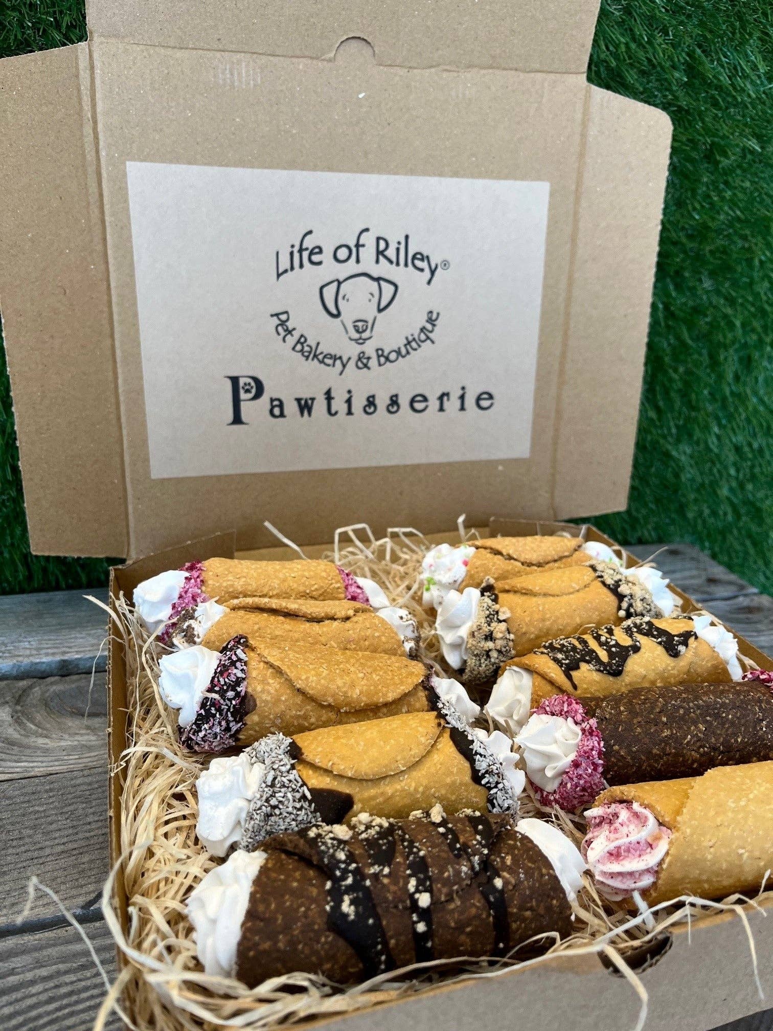 Life Of Riley Bakery Ltd - Wholesale Pet Treats - Dog - Doggy Cannoli’s - Box of 101