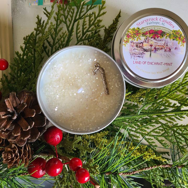 Bougie de Noël Land of Enchant-Mint pour la vente par Starstruck Candles