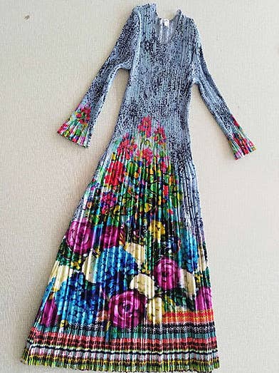 Robe plissée 42 pouces à manches 3/4 863150-D pour la vente par Lou Nardi