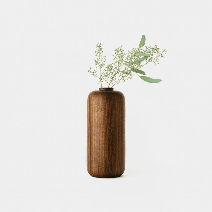 Große Knospenvase aus Nussbaumholz für den Großhandel von Melanie Abrantes