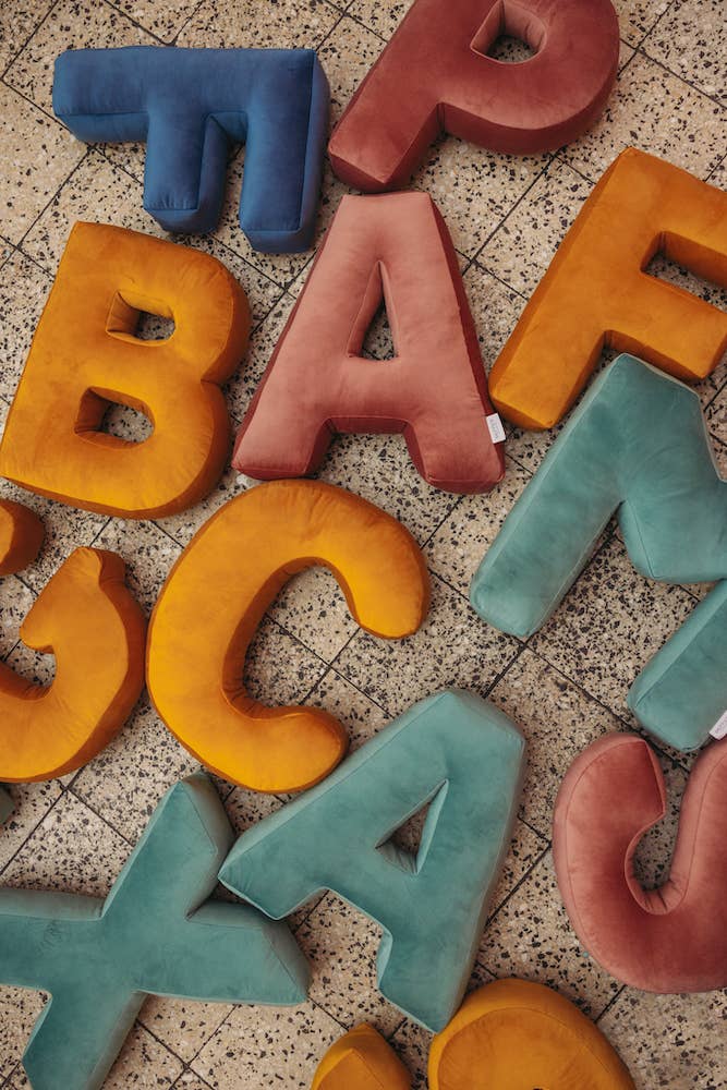 Bettys Home – Engroshandel Pude - Børn og baby – Velvet Brev Pude C6