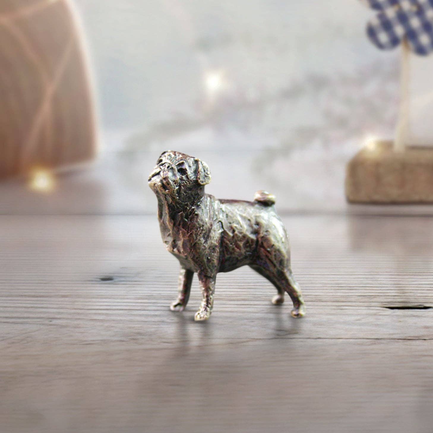 Richard Cooper Bronze – wholesale Decorative figurine – Butler & Peach Miniature Bronze Pug (2068)