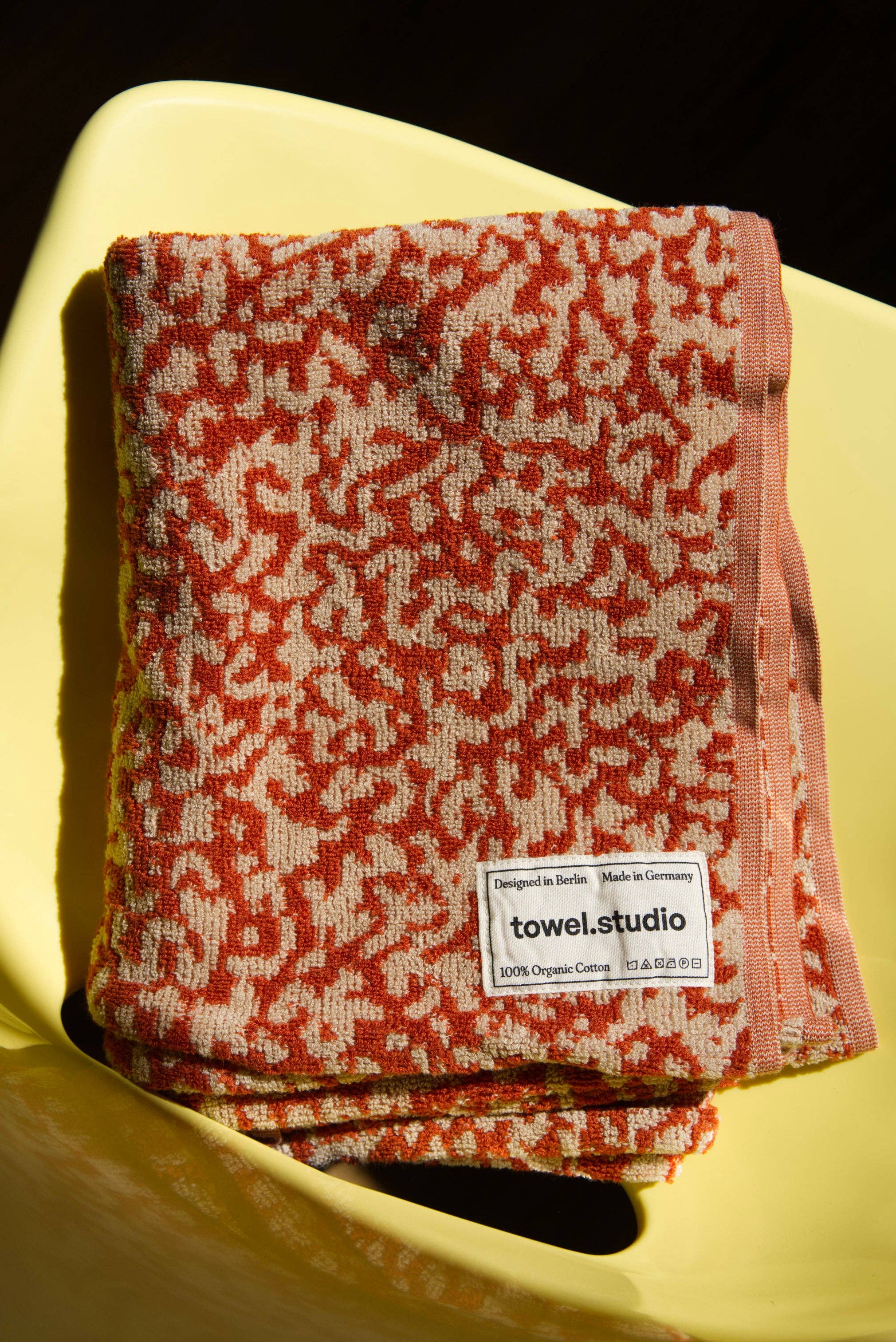 towel.studio - Wholesale Bath Towel - Noisy Camo Bath Towel | Salamander1