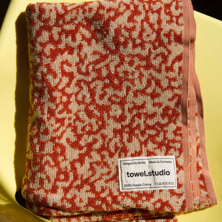 towel.studio - Wholesale Bath Towel - Noisy Camo Bath Towel | Salamander1