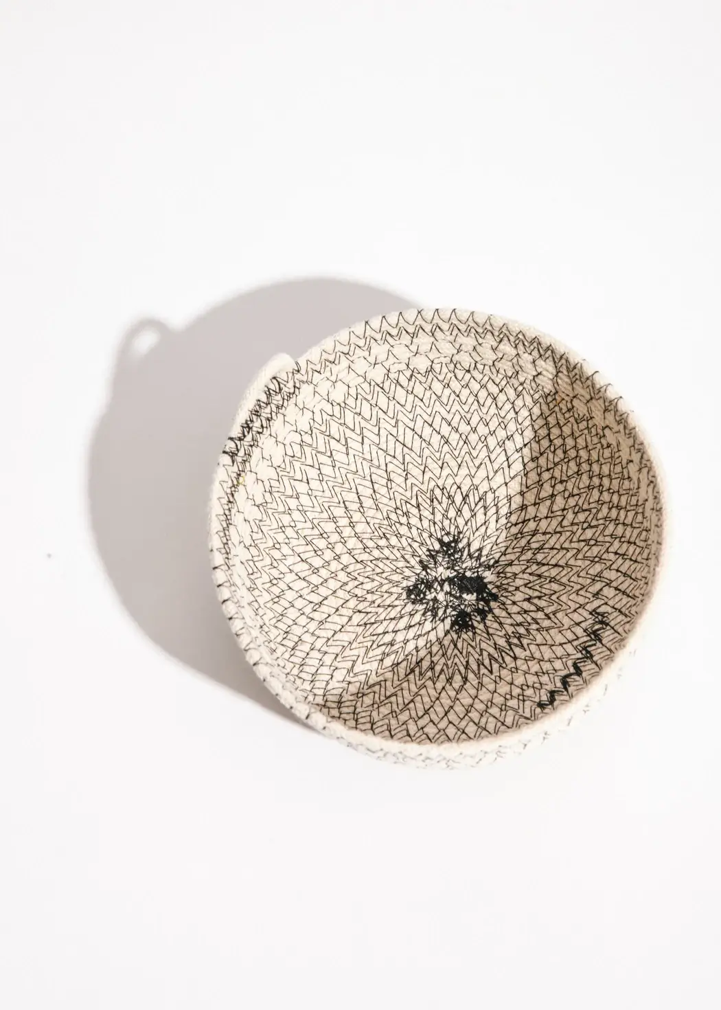 MOkun – wholesale Dekorativ tallrik/fat/skål – Scribble Rope Skål1