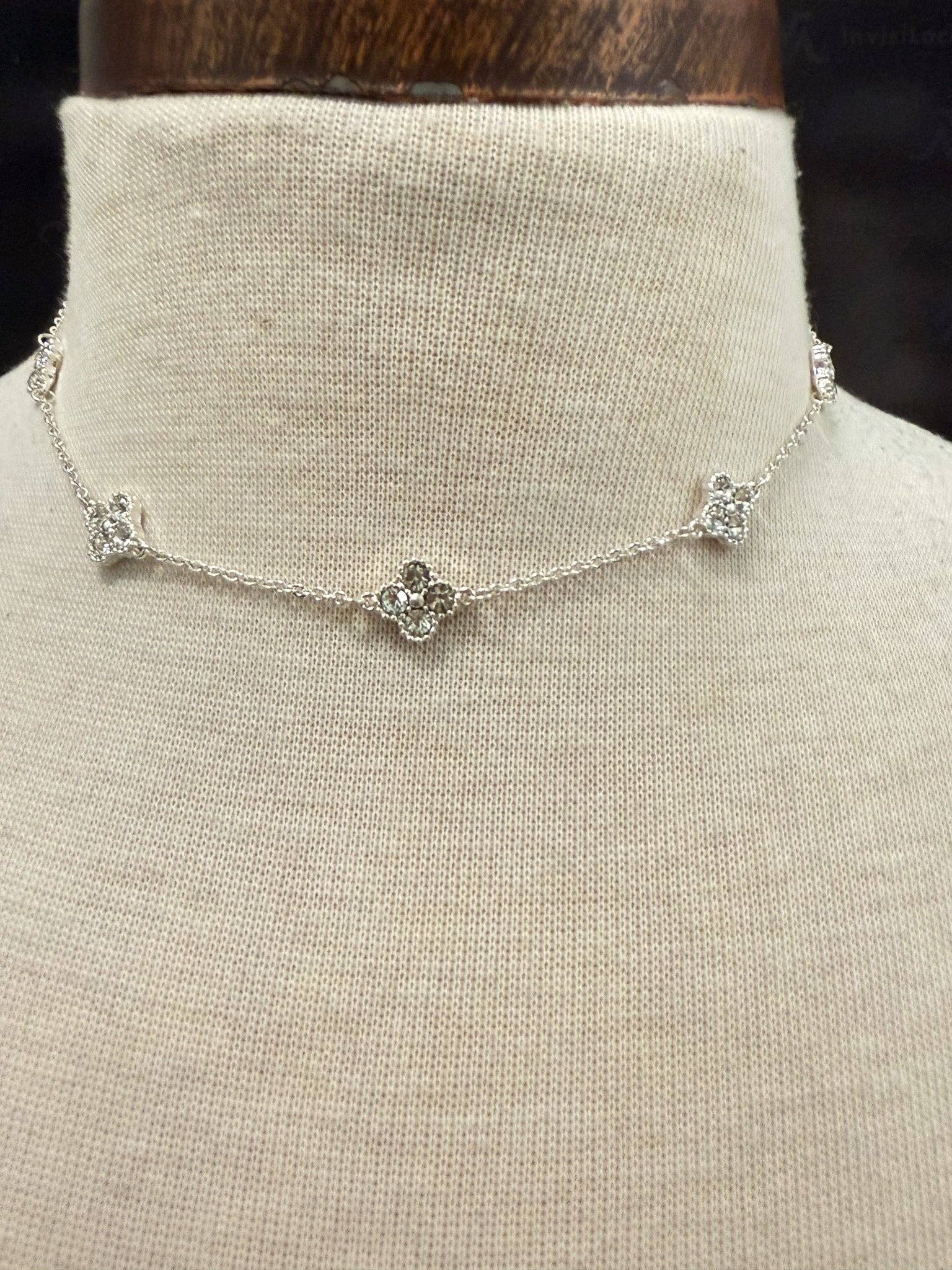 Nette Road Wholesale - Wholesale Pendant/charm necklace - Silver Glass Clover Station1