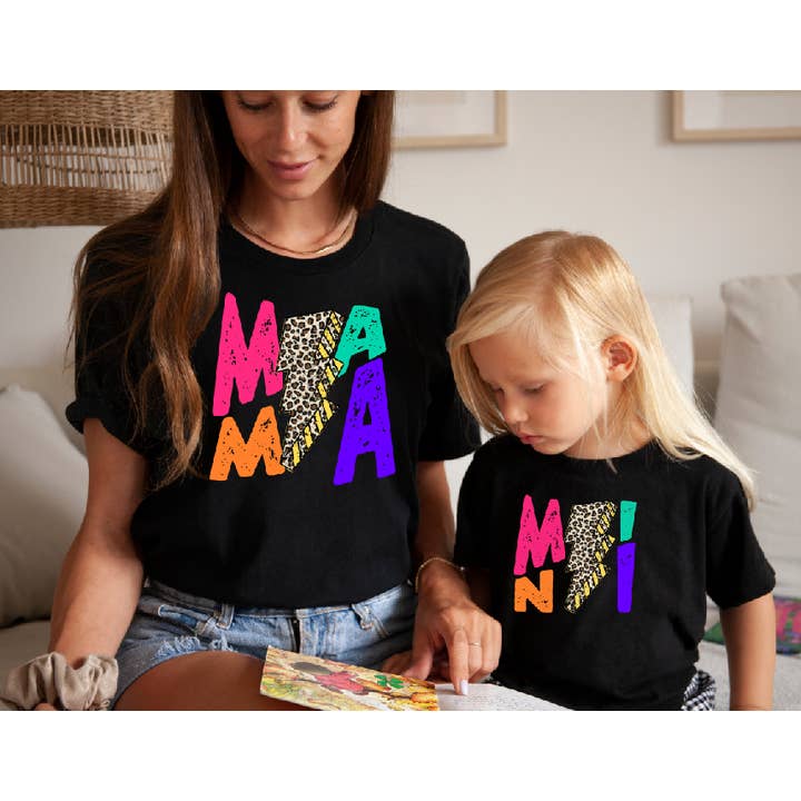 T-shirt graphique jeunesse Mama avec éclair - Set mère/fille pour la vente par BB Subs and Screens