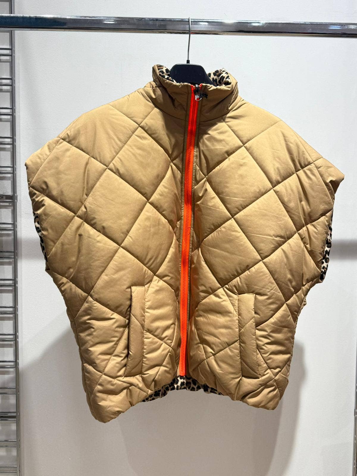 NOELINE - Wholesale Puffer Jacket - Women's - Reversible quilted jacket 8858-LEOPARD7