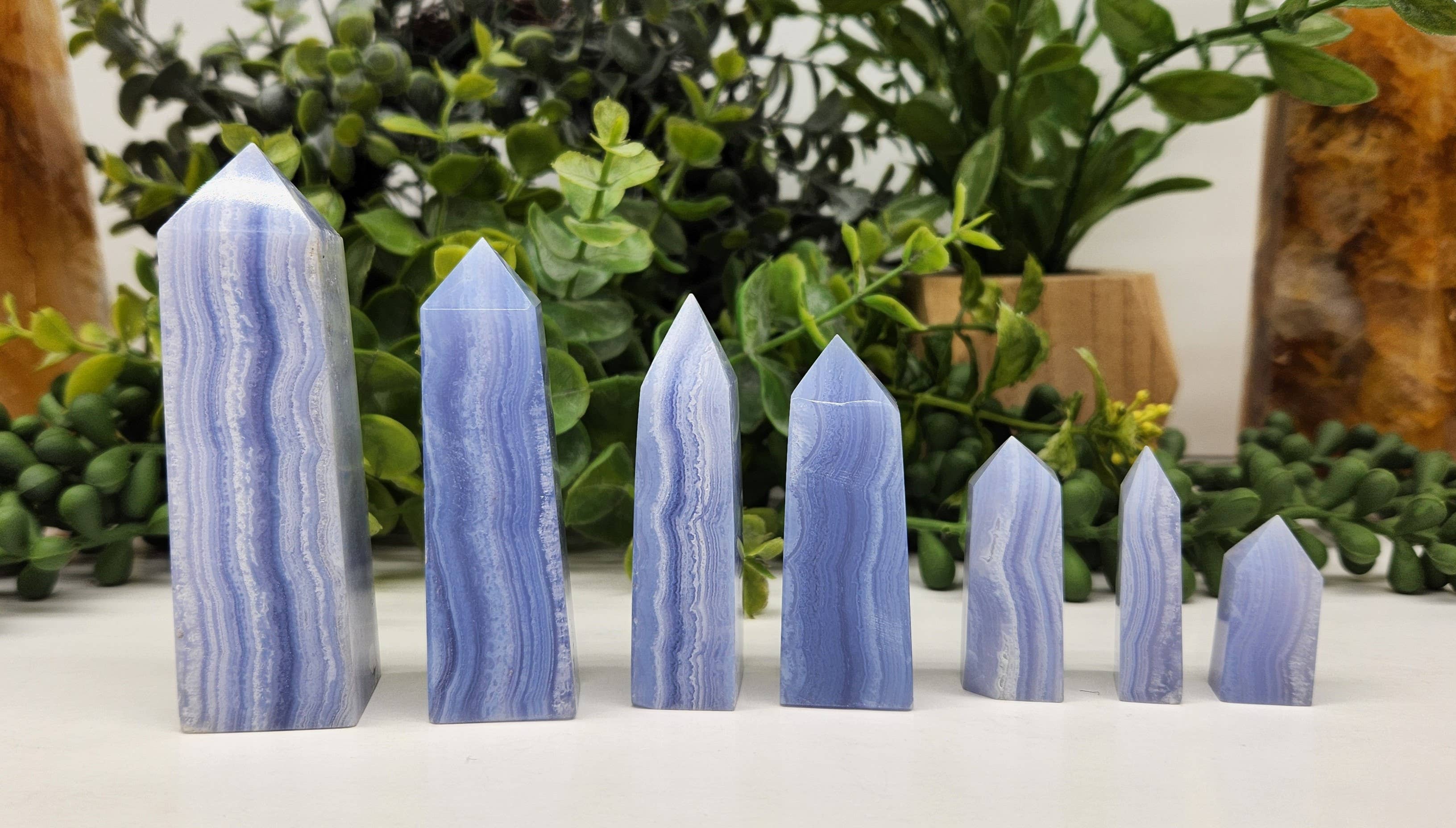 Meraki Gemstones – Engroshandel Spirituelle sten og krystaller – Blue Lace Agate obelisktårne i 0,5 lbs trin1