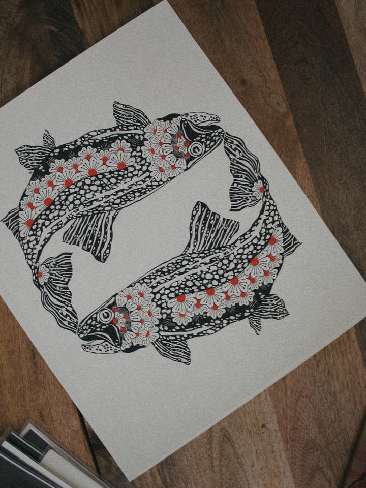 Impression « Fish Love » de Parrott Paints pour la vente par Parrott Paints