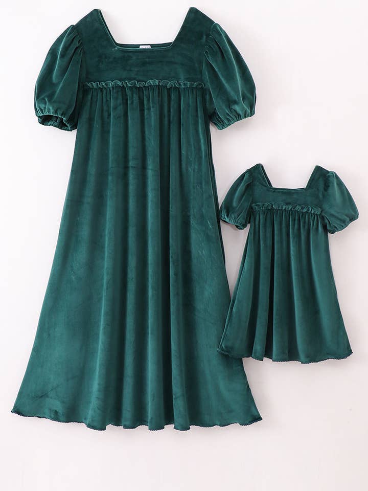 Vestido de terciopelo forestal mom&me para venta al por mayor de Aspen Rain Boutique