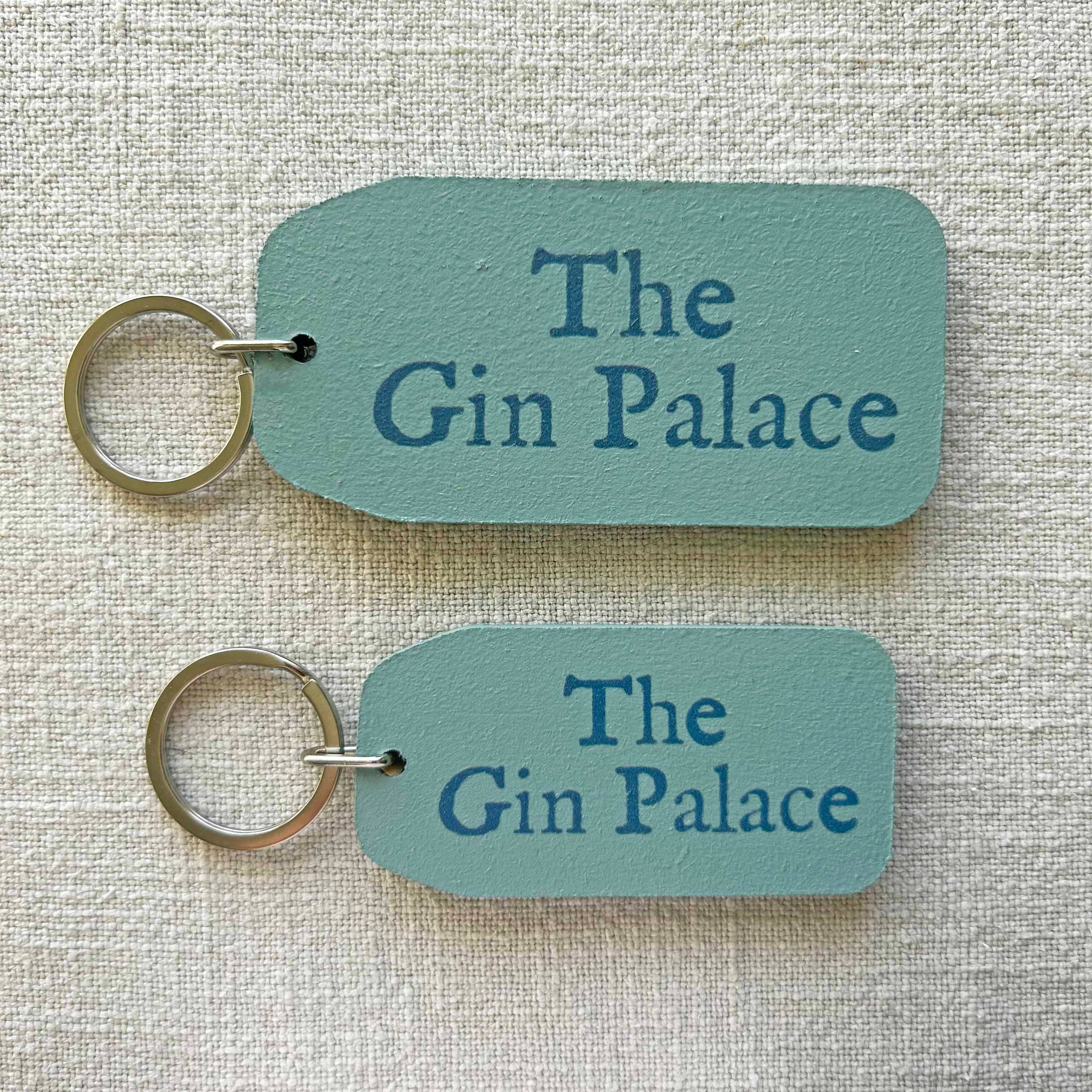 THE WOODEN POSTCARD COMPANY – wholesale Keychain – Unisex – The Gin Palace - Wooden Key Tag0