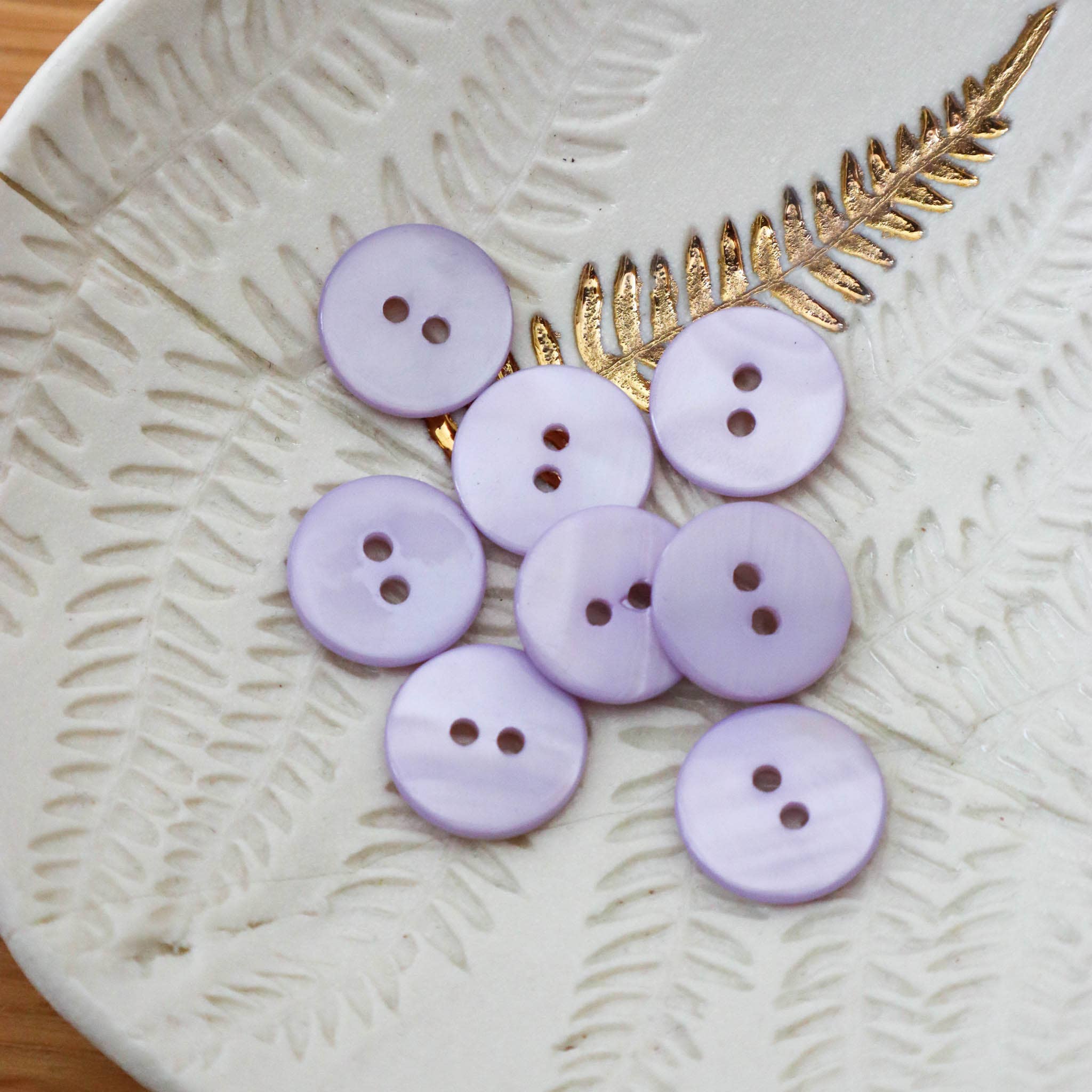 Lise Tailor - Wholesale Sewing Button/Snap - Flat mother-of-pearl buttons with 2 holes18